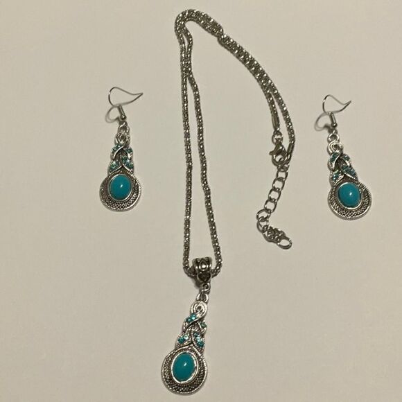 Gorgeous Earring Necklace Set NWT SALE - Picture 2 of 4